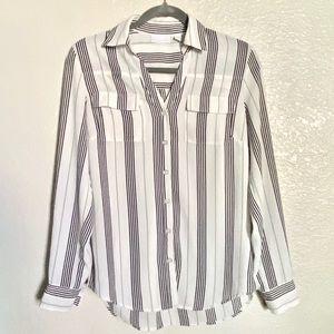 New York & Co. burton up blouse